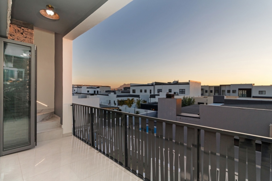 6 Bedroom Property for Sale in Sandown Western Cape